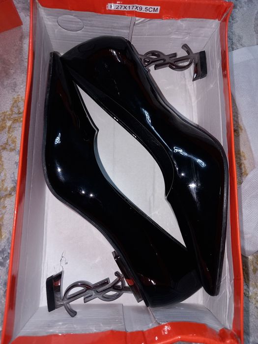 Saint Laurent tuflisi