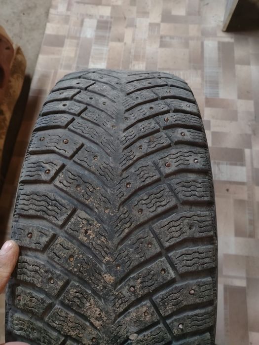 Продам резину 215 / 55 R 17 камри
