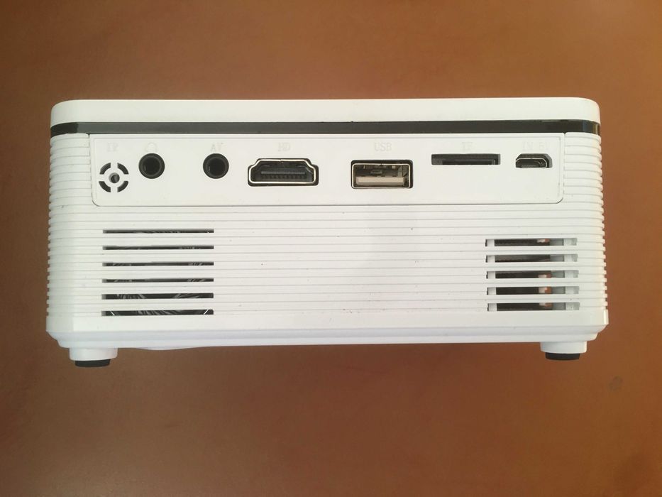 Miniproiector FullHD