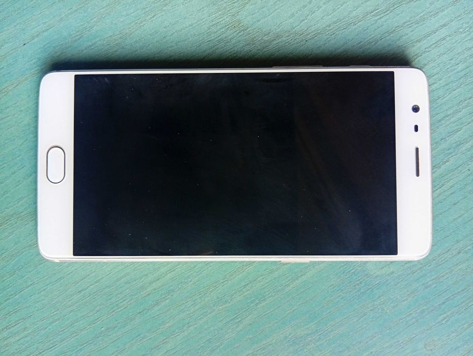 Телефон OnePlus 3