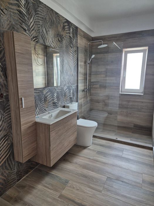 PROPRIETAR Vând apartament/casa cu gradina si 2 locuri de parcare