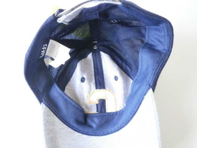 Бебешка шапка с козирка