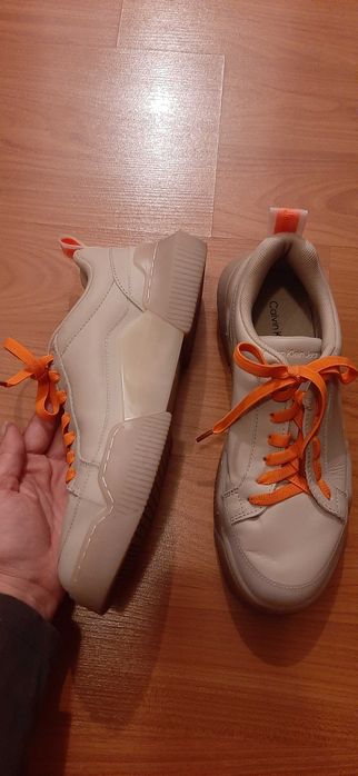 Adidasi New Balance si Calvin Klein nr. 38