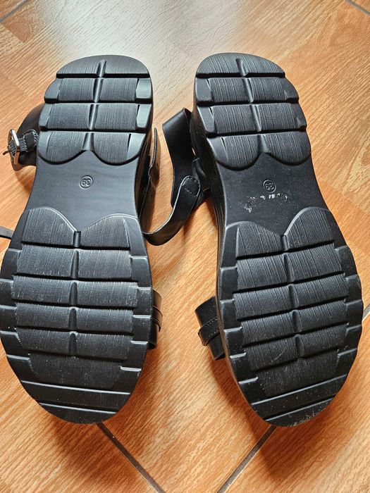 Vand sandale negre noi nouțe, cu platformă, marimea 39
