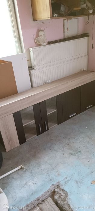 Vând corp suspendat