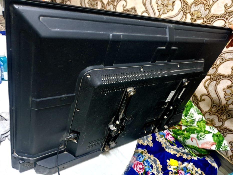 Тв 43 ремонт надо 300сум  кронштейн подарко