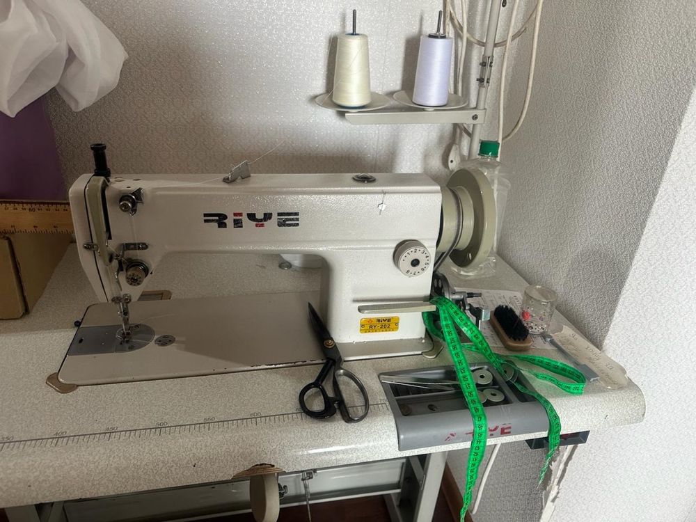 Швейная машинка RIYE