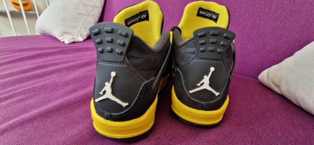 Jordan 4 Retro „Thunder” 2023
