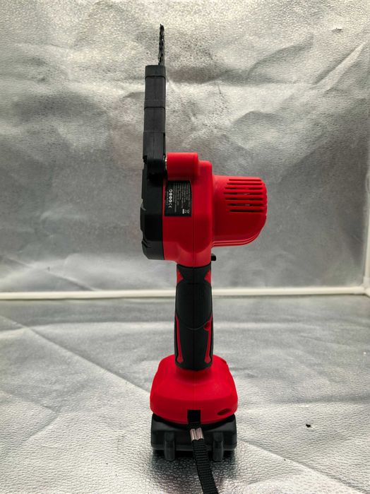 Mini fierastrau cu lant Kraftech 48V 229 lei