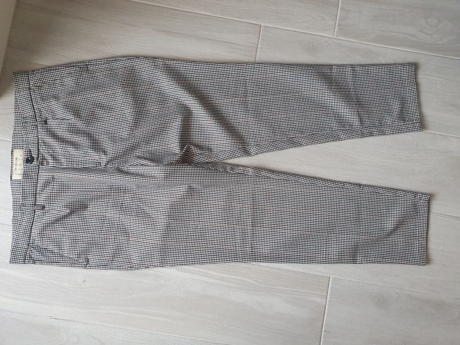 Pantaloni în carouri