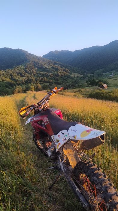 Vând cross 250 Husqvarna