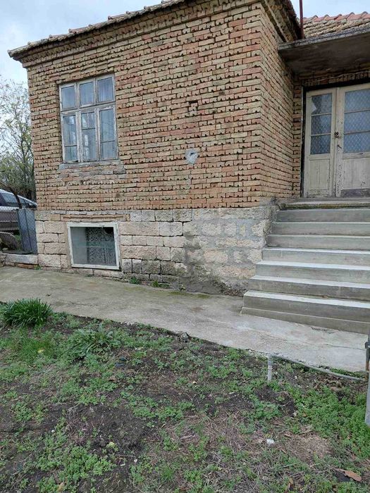 Продава КЪЩА
област Варна, с. Искър