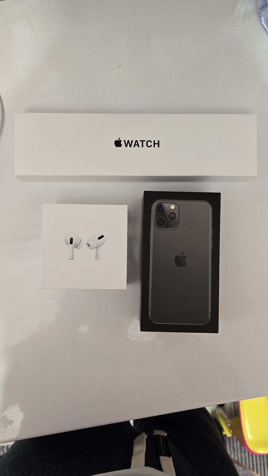 Iphone 11 pro 256gb Apple Watch 6 se lte Airpods Pro Pachet