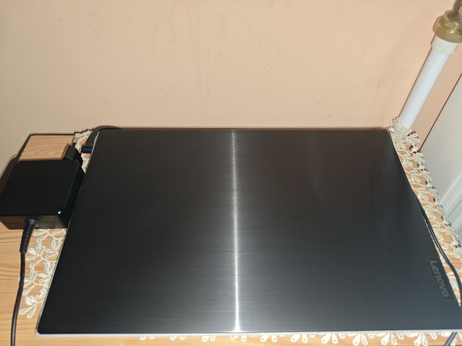 Laptop Lenovo impecabil la cutie