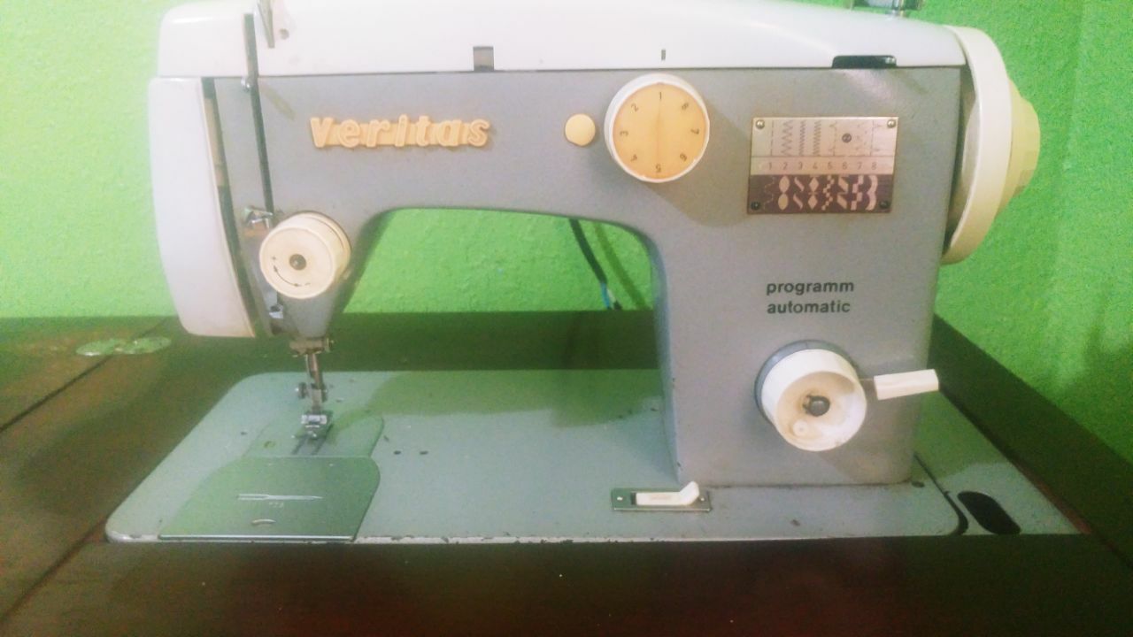 Швейная машина Веритас Германия,в отличном состоянии.шьёт отлично.