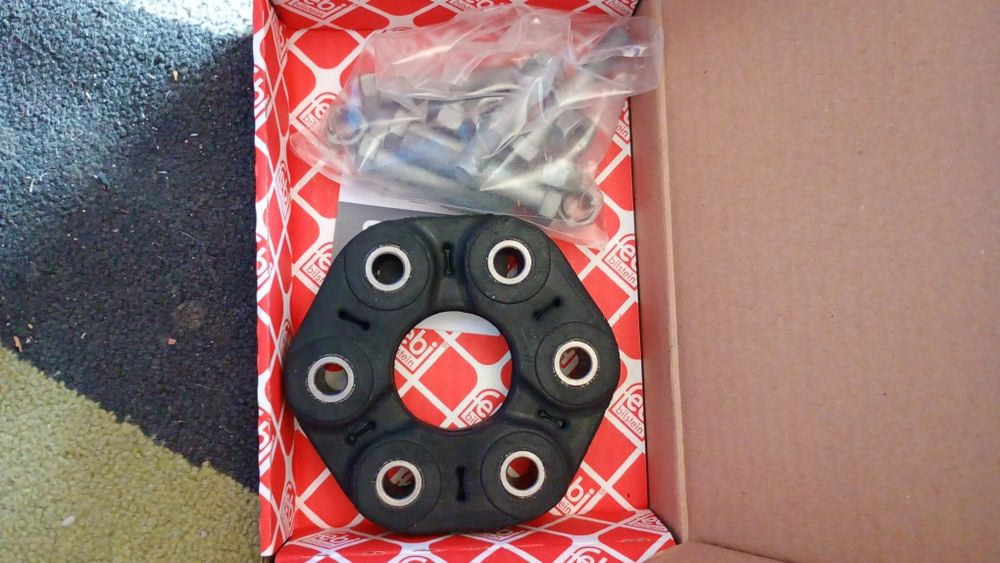 Тампон между кутията и кардана БМВ е91