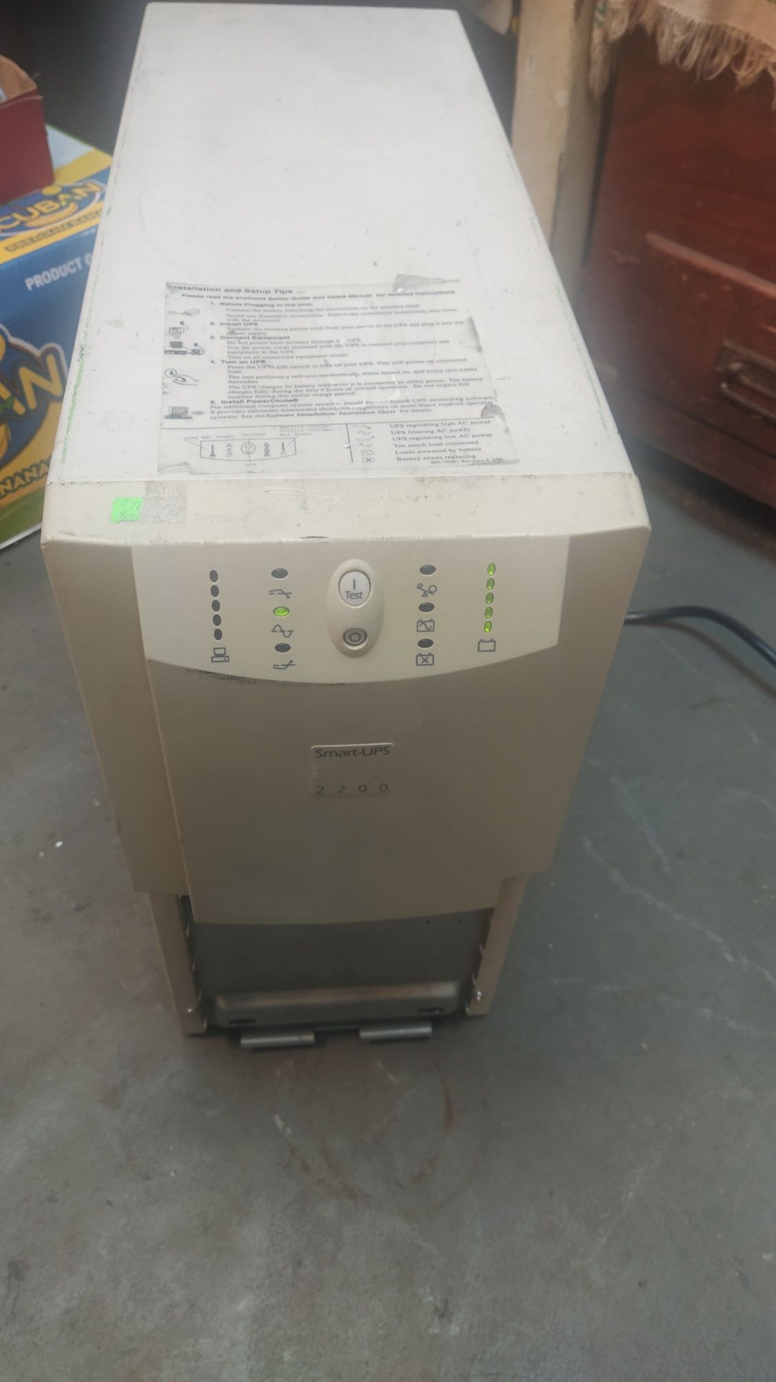 Продавам APC Smart-UPS 2200