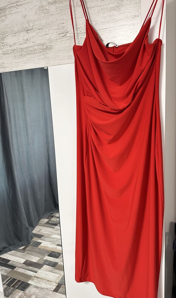 Червена рокля Zara