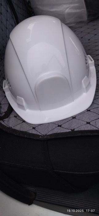 Каска мастера проверяющего.