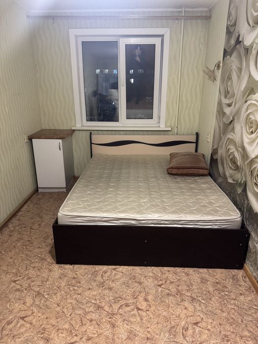 Кровать двуспальная с матрацем