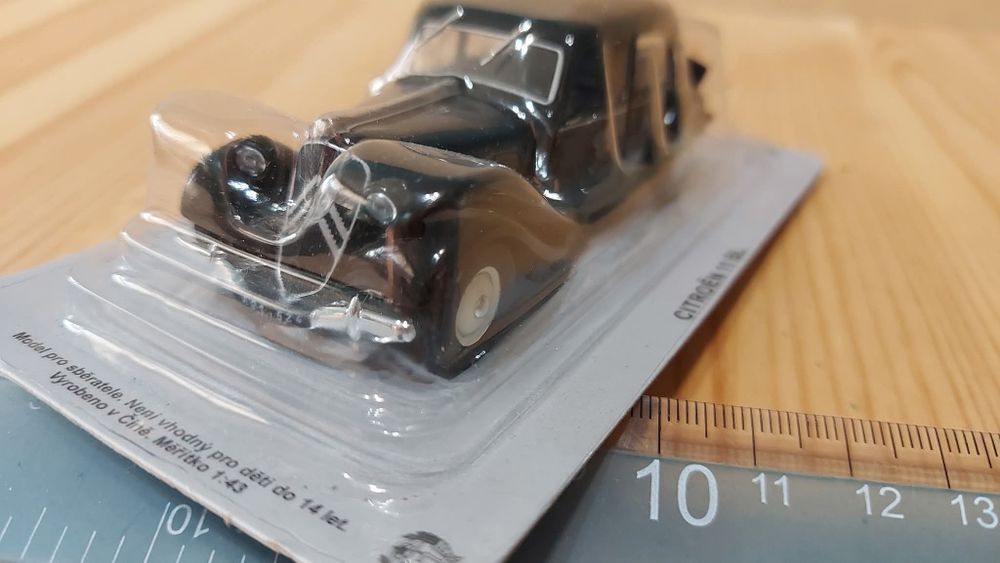 CITROEN 11 BL. Цена: 25лв. Мащаб 1:43, метал и пластмаса