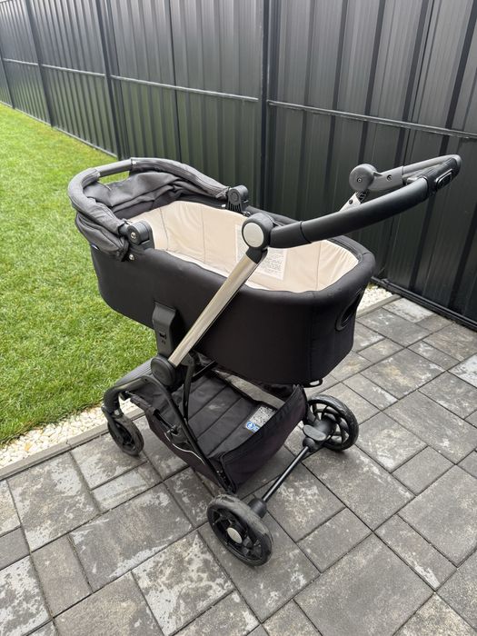 Carut bebe Chicco + landou + al doilea sezut carut, aproape noi