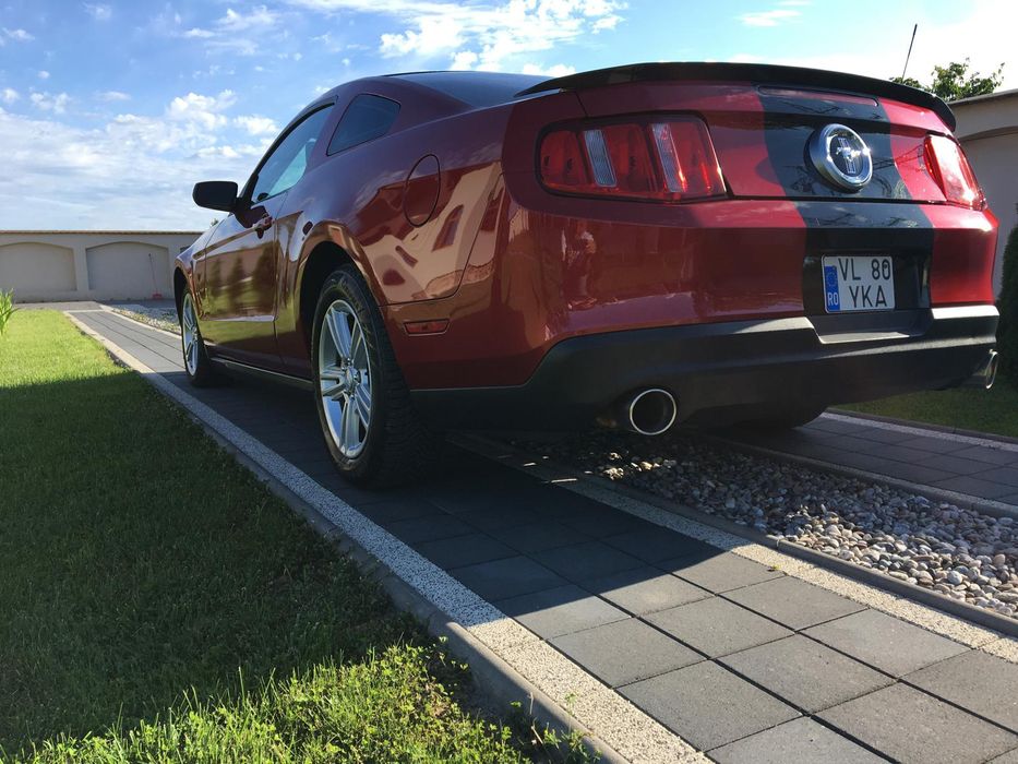 Vând Ford Mustang
