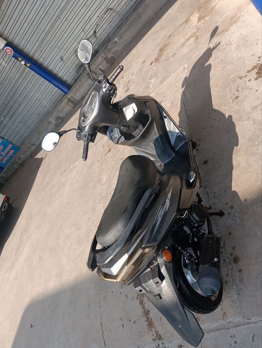 Продаёт сектор 125 кубов