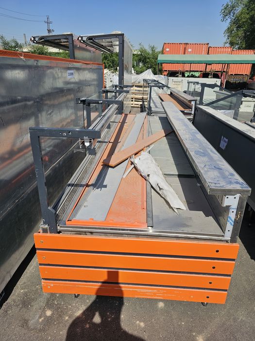 Продаются витринные холодильники