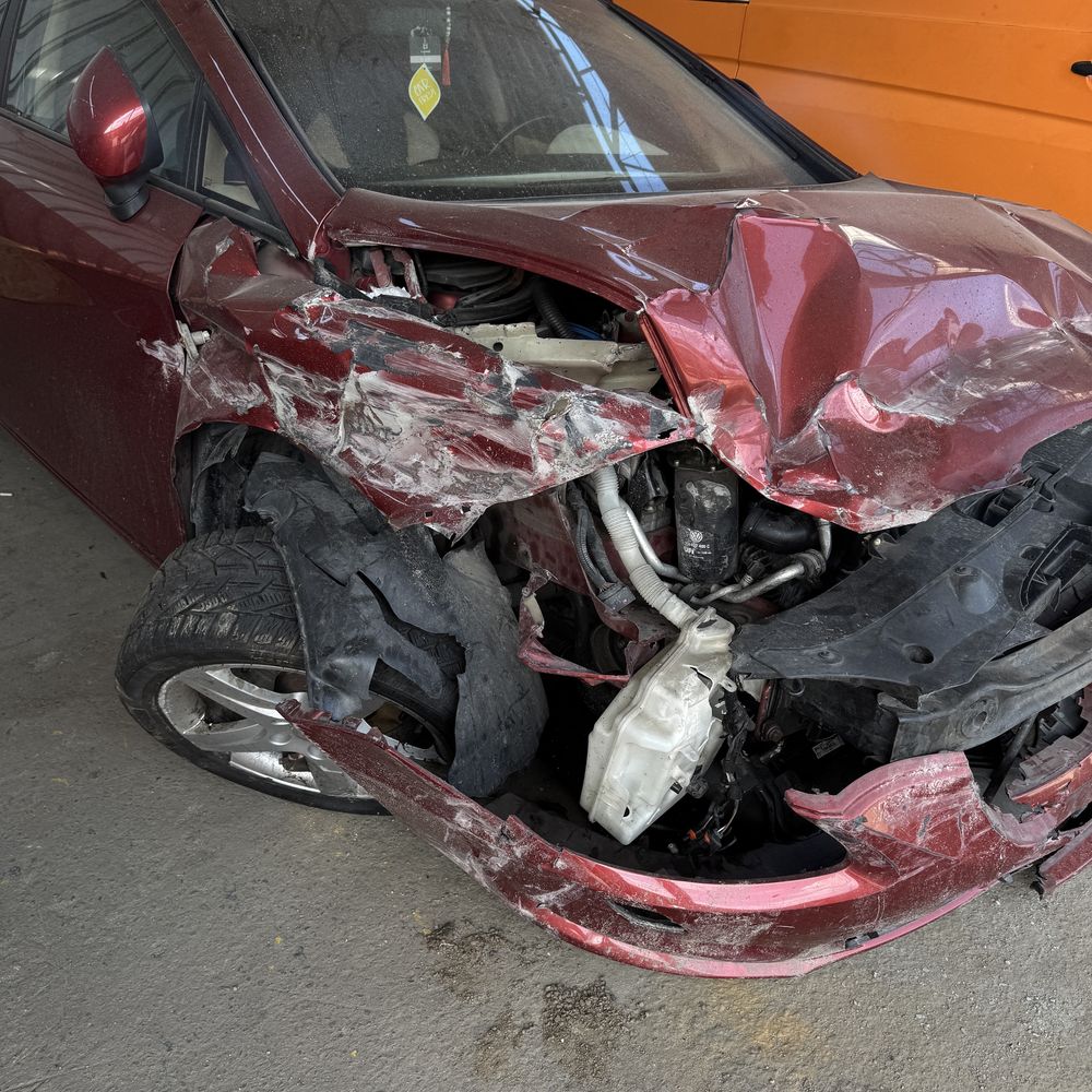Seat Leon 1P 1.9 TDI 105CP – Avariat, motor si interior in stare buna