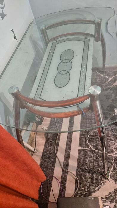 Стол кухонный,в отличном состоянии