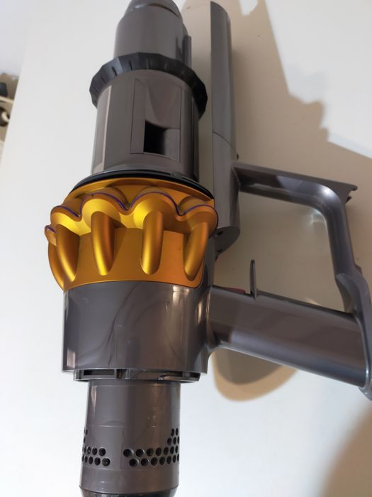 Dyson V15 _ corp cu motor