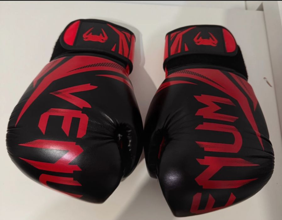 Mănuşi box Venum Challenger 3.0 - 12oz, semi-piele premium, stare bună