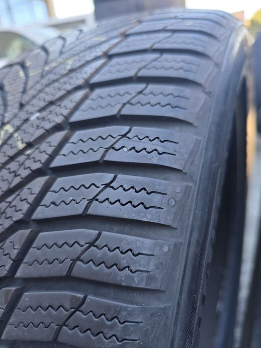 Anvelope iarna 215 45 18
