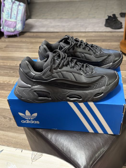 Adidas 42 (Чисто Нови )