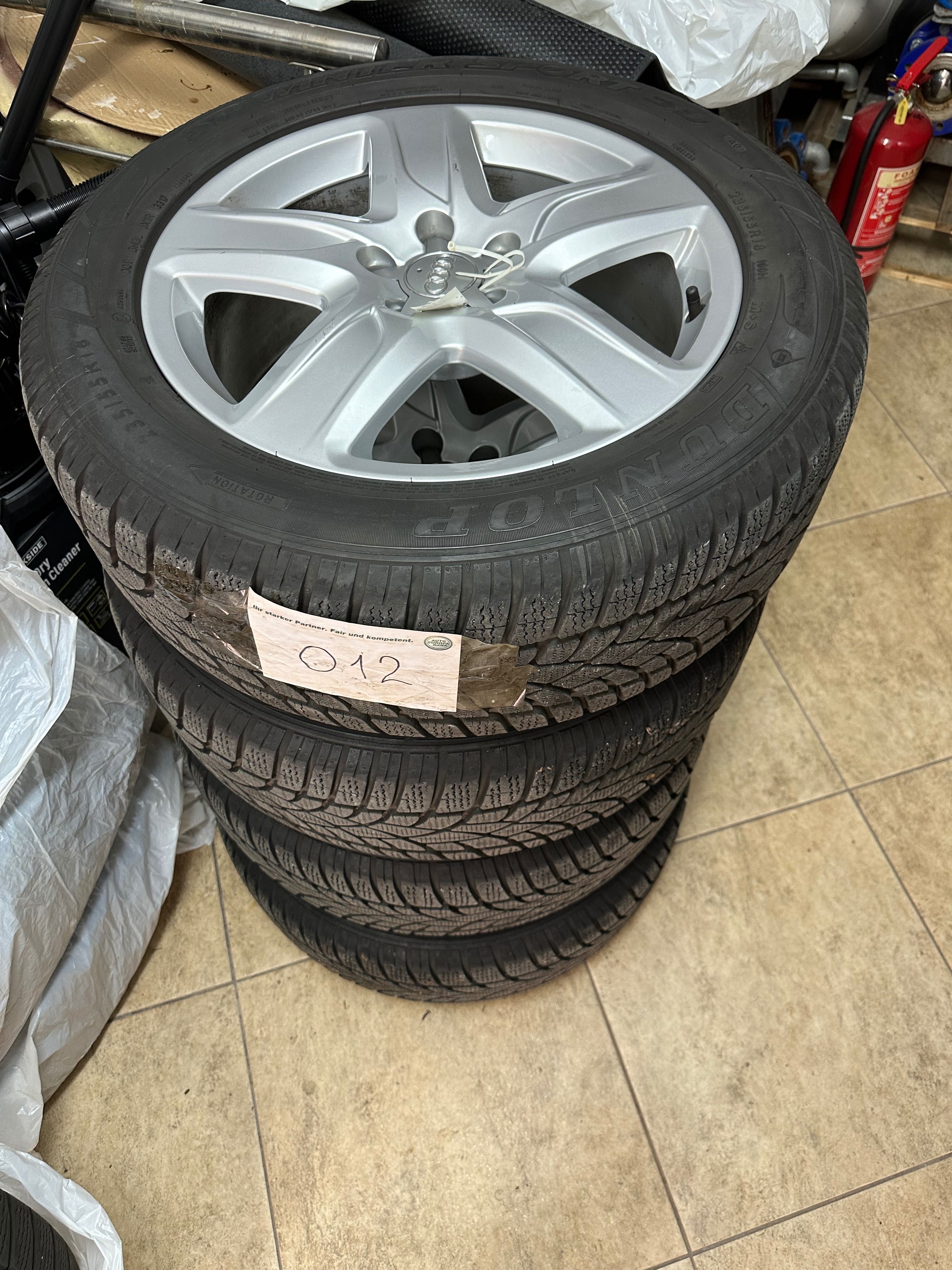 Зимни гуми Dunlop 235/55 R 18 с джанти за Ауди А6