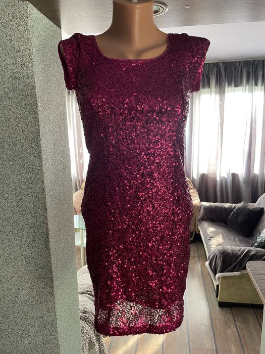 Елегантна рокля с пайети