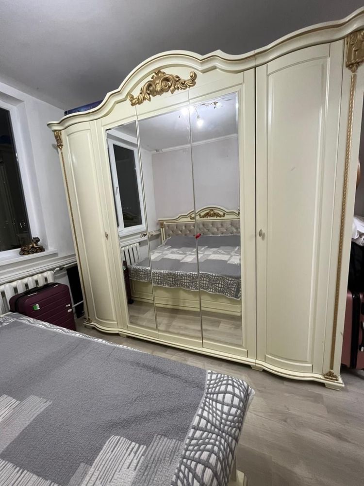 Продается спальный гарнитур
