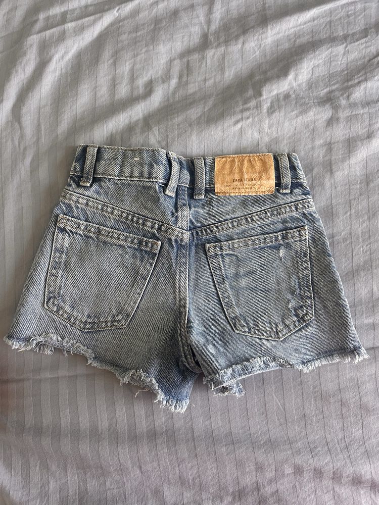Pantaloni scurti blug Zara 7 ani