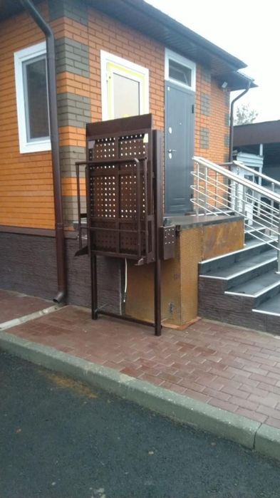 Вертикальный подъемник для инвалидных колясок