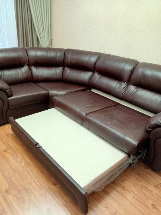 Продам кожаный угловой диван