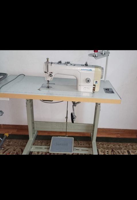 Тігін машинасы өте жақсы жұмыс жасап тұр . Бағасы 120 000