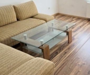 Холна маса със закалено стъкло и MDF основа