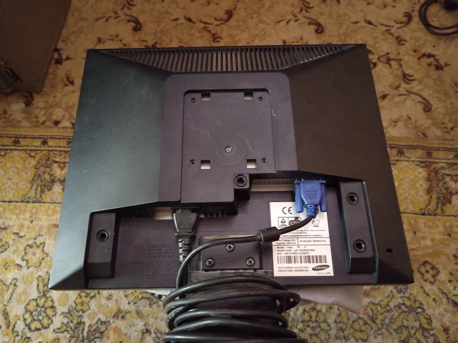 Продам манитор 17