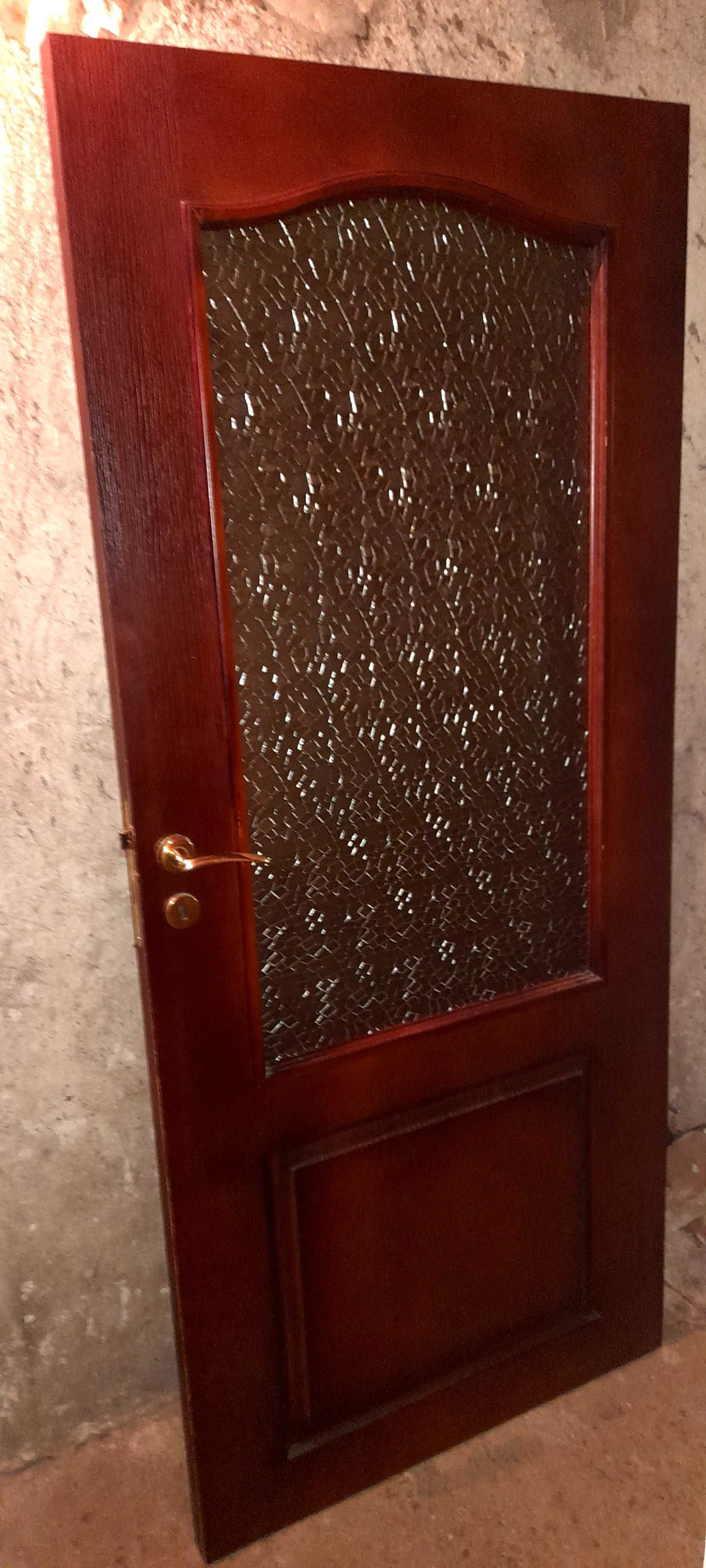 Интериорна врата с армирано стъкло