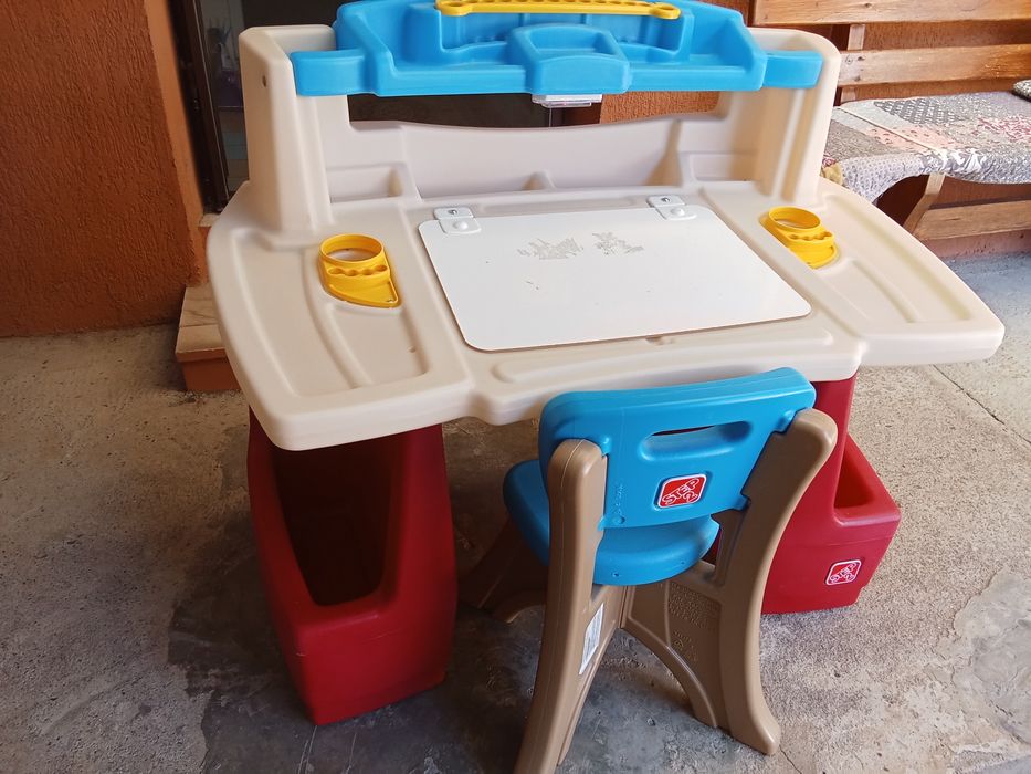 Birou din plastic rezistent Step2 pentru copii