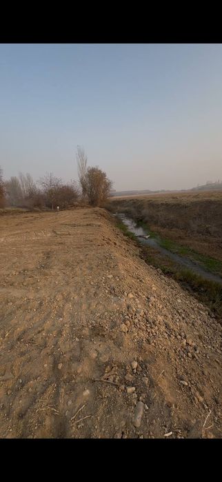 Arzonga uy yer sotiladi