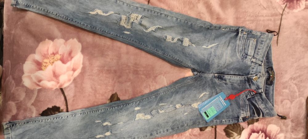 Продам новые джинсы