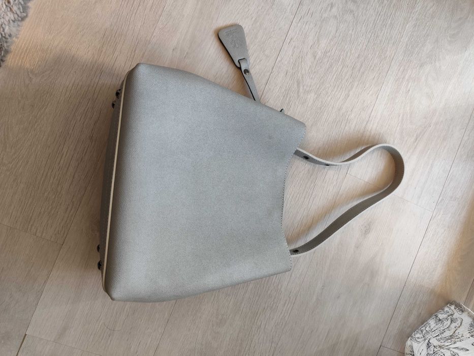 Vând geanta de piele