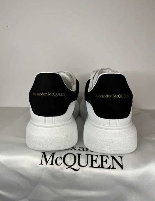 Vand Alexander McQueen